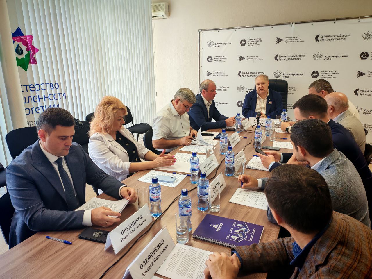 На Кубани разработают программу по подготовке кадров для промышленности «Заводы в школу»