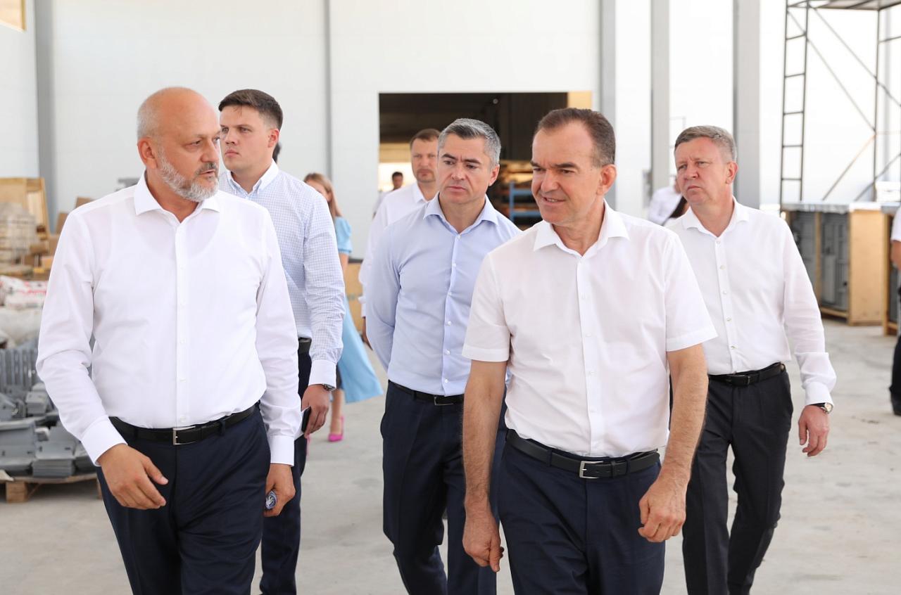 Вениамин Кондратьев посетил завод по производству лифтов в Крымске