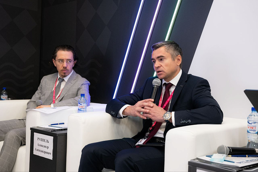 На выставке «Иннопром-2023» на стенде Кубани обсудили вопросы развития промышленной инфраструктуры в регионах