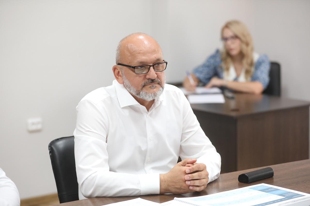 Вениамин Кондратьев посетил завод по производству лифтов в Крымске