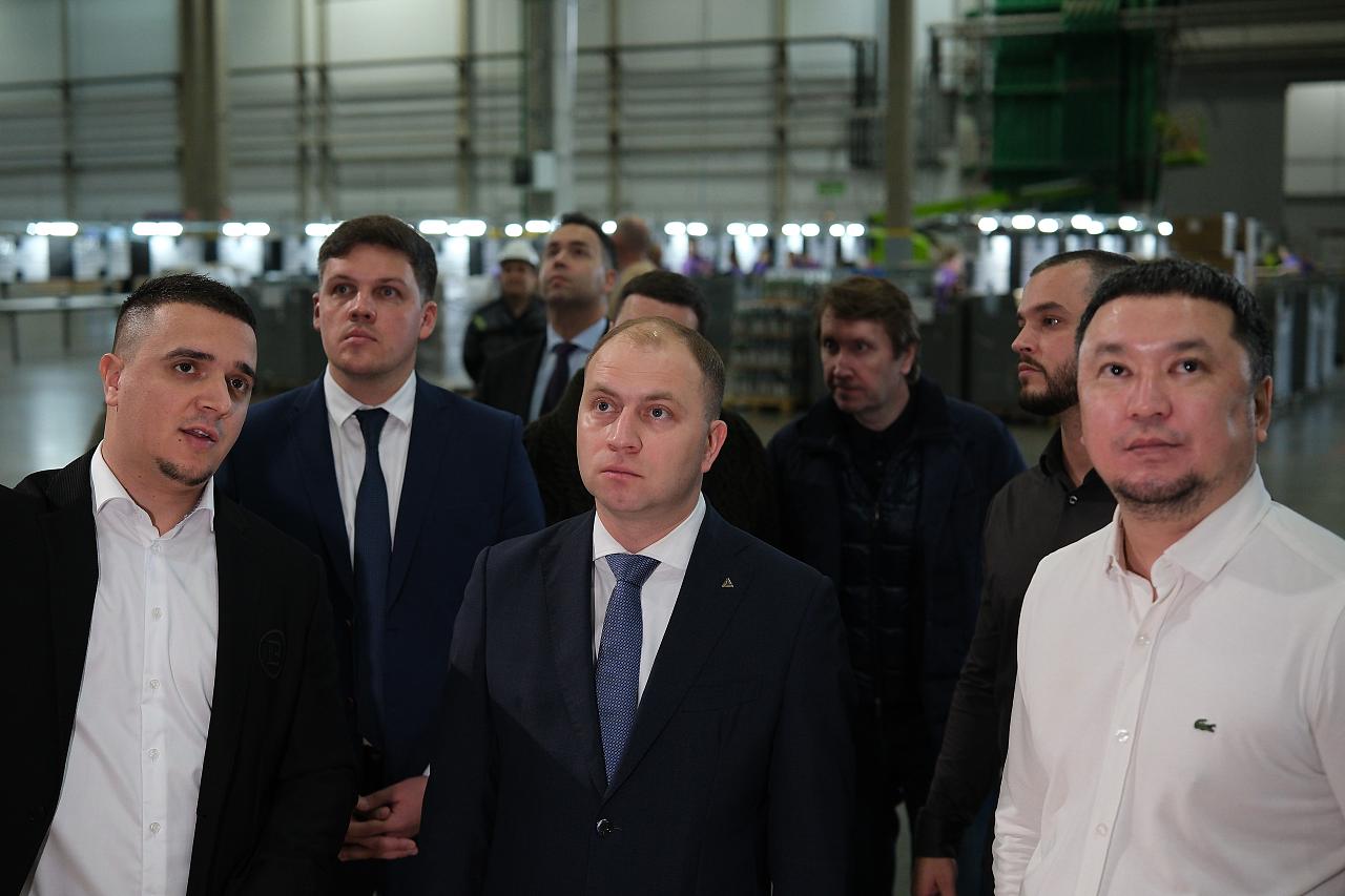 Роман Чекушов осмотрел крупные торгово-промышленные площадки Краснодарского края