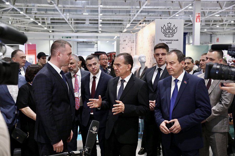 Вениамин Кондратьев пообщался с кубанскими производителями на международной выставке «UMIDS-2023»