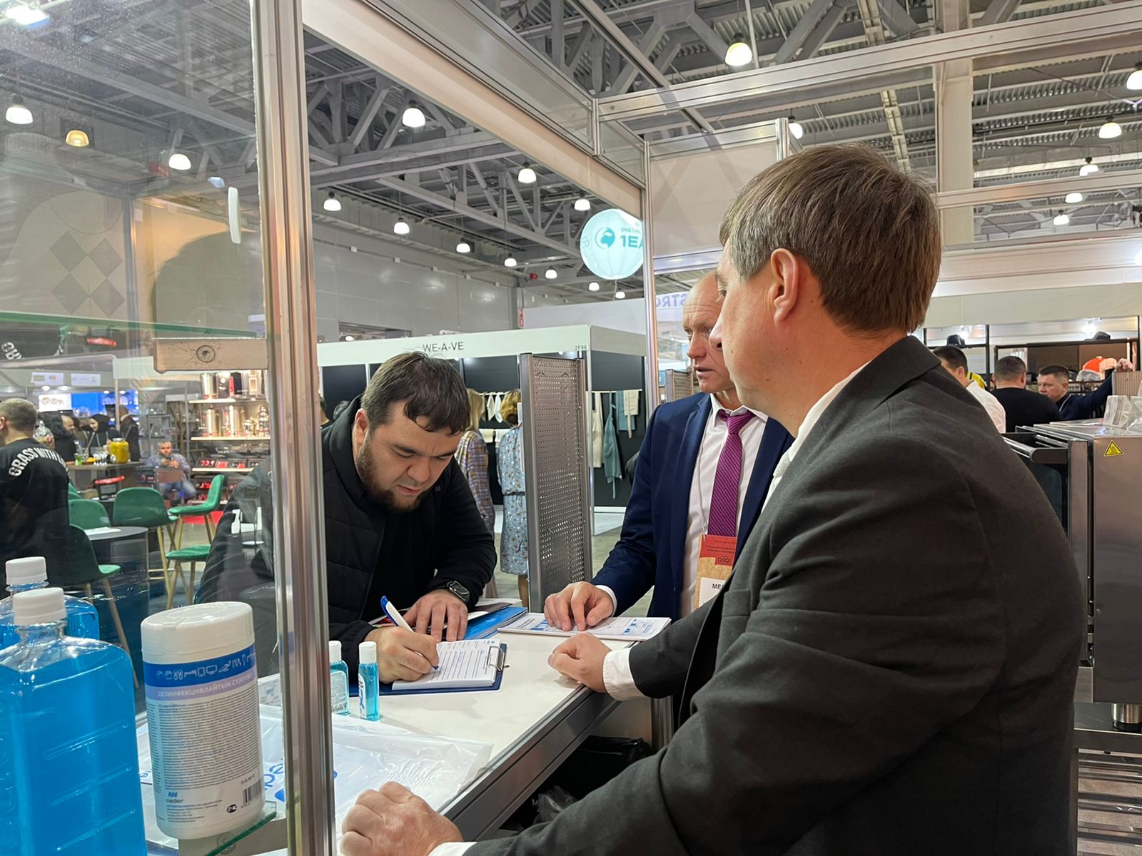 Кубанский фарфор, антисептики и пароконвектоматы презентуют производители в Москве