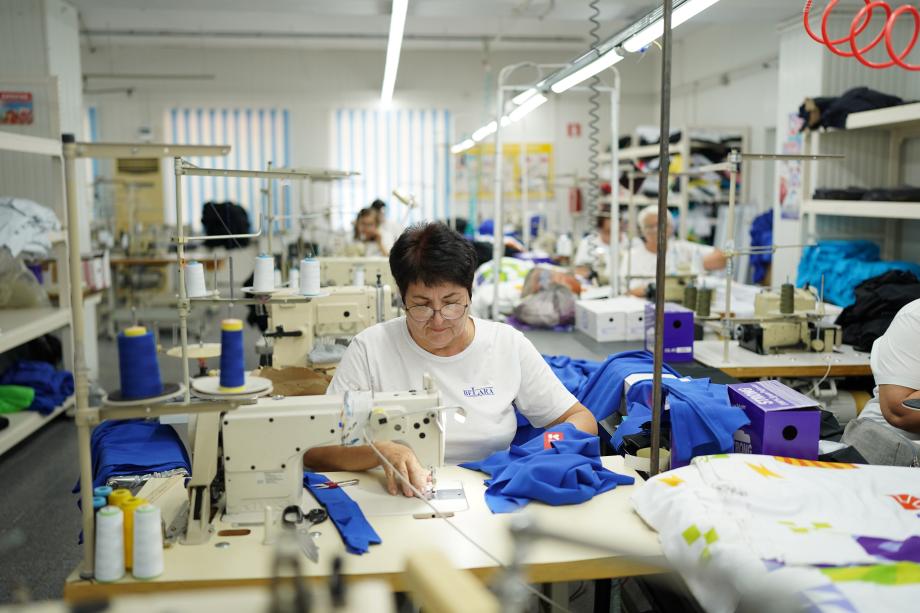 Легпром Краснодарского края увеличил отгрузку продукции почти на 20 процентов по итогам 2025 года