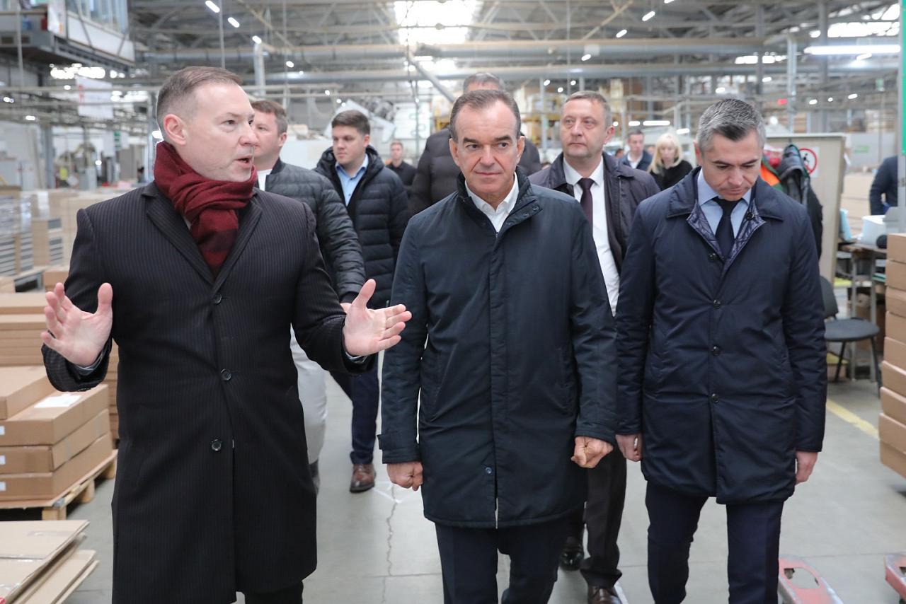 Вениамин Кондратьев оценил мебельную фабрику в Белореченске