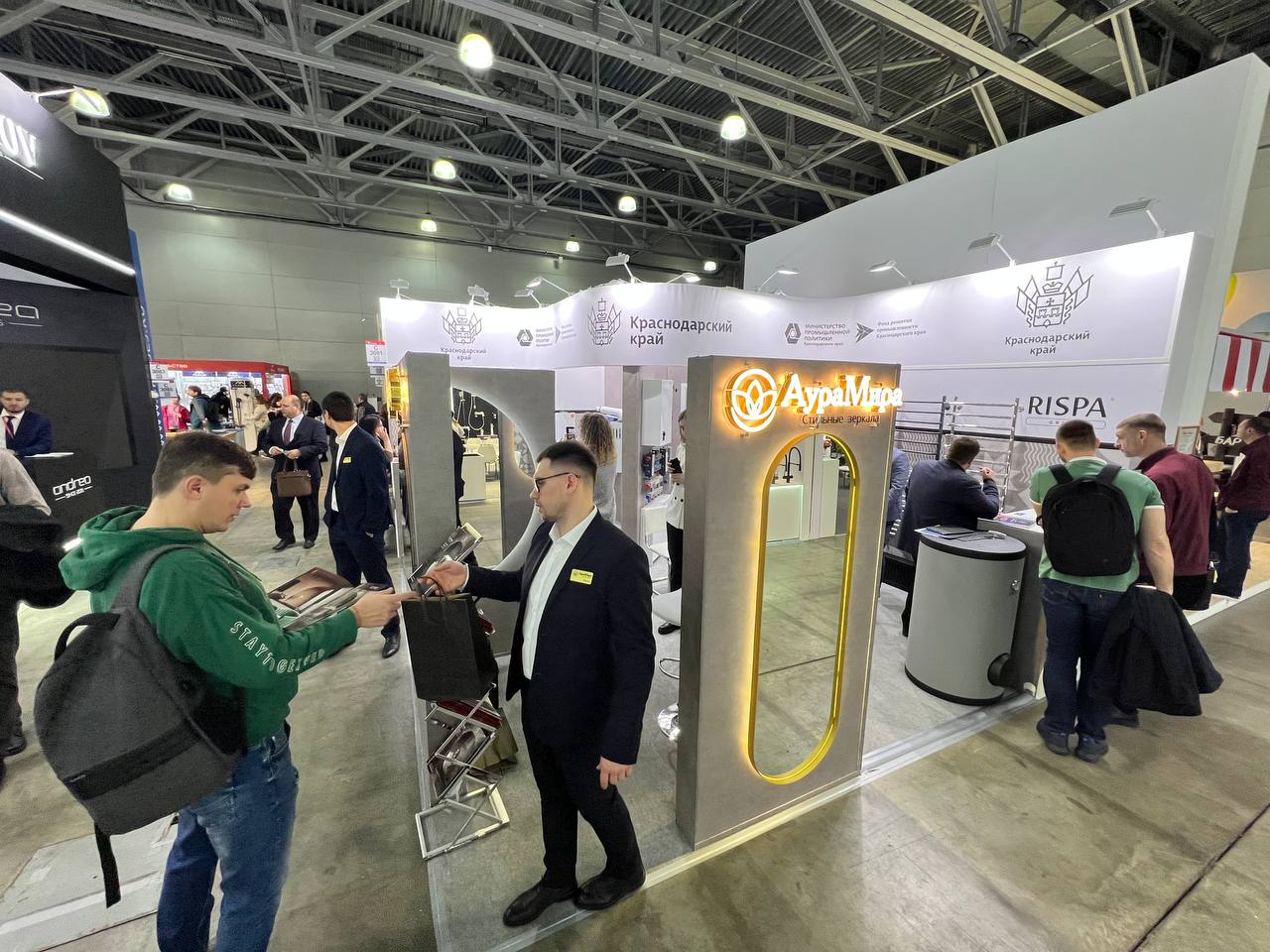 На стенде Кубани в рамках выставки «MosBuild» свою продукцию представляют семь ведущих промышленных предприятий
