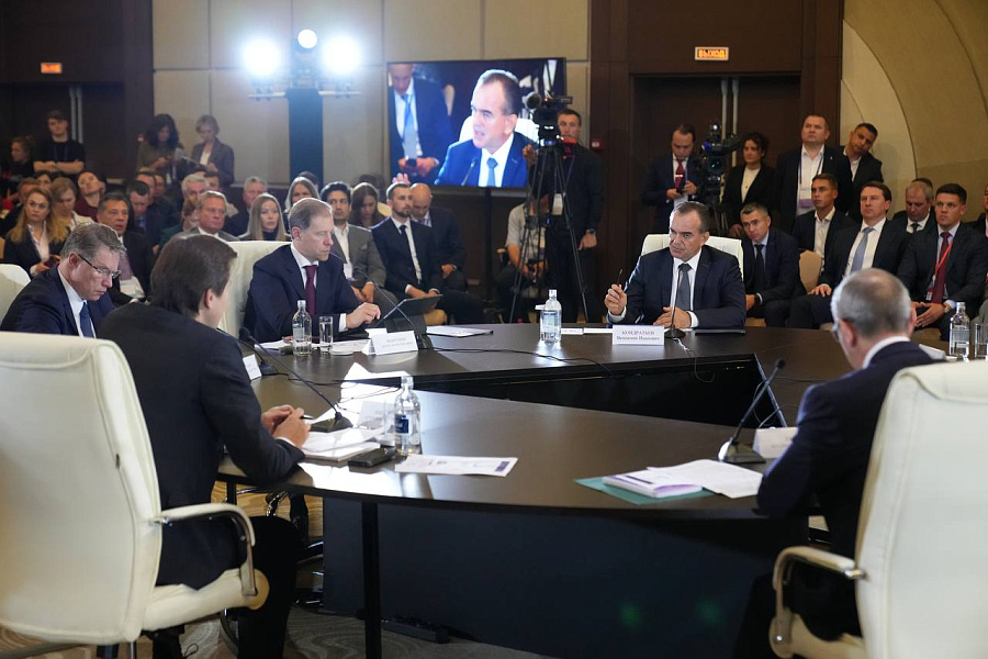 Вениамин Кондратьев принял участие в пленарной сессии форума «Биотехмед» в Сочи