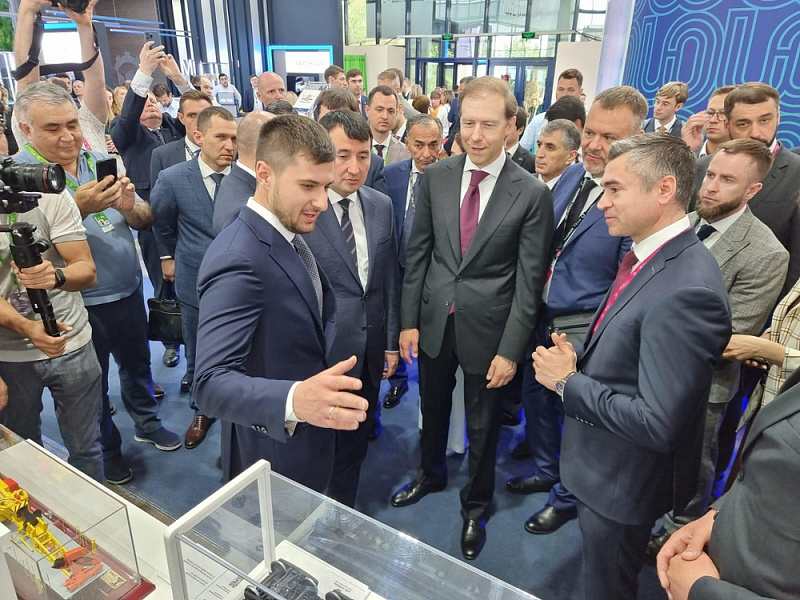 Денис Мантуров: Важно продолжать наращивать мощности вагоностроительной отрасли на Кубани