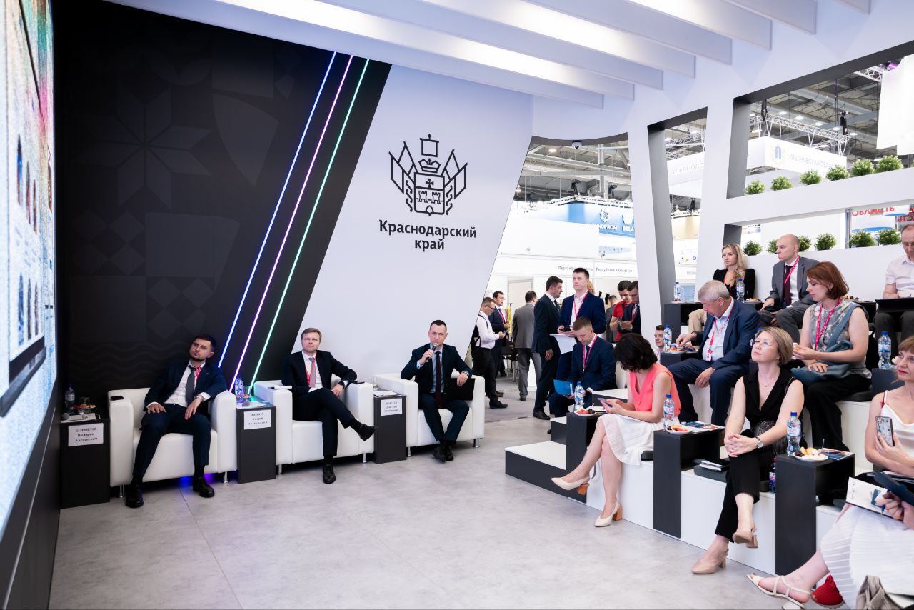 На выставке «Иннопром-2023» прошла межрегиональная сессия с региональными фондами развития промышленности