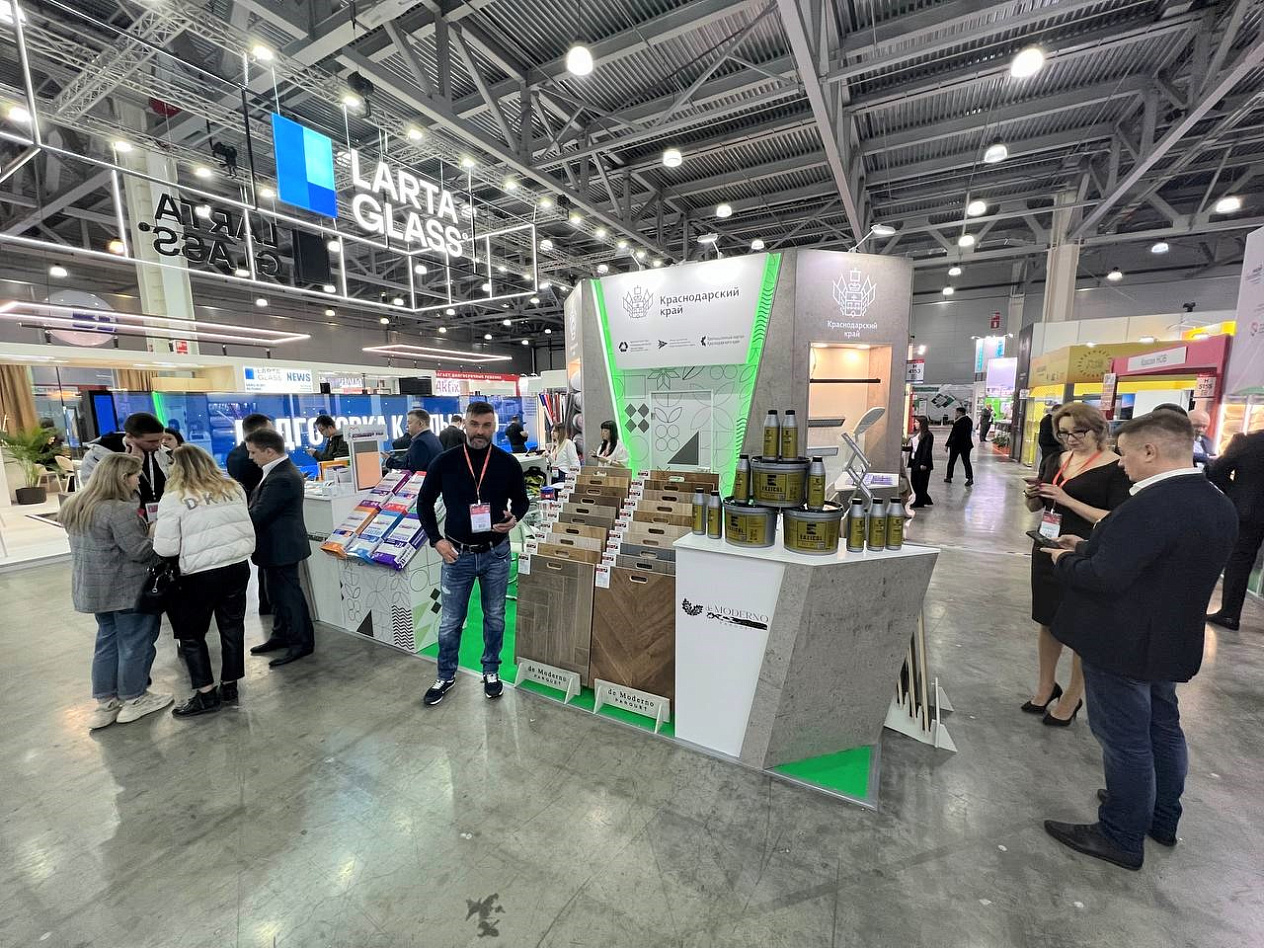 На стенде Кубани в рамках выставки «MosBuild» свою продукцию представляют семь ведущих промышленных предприятий