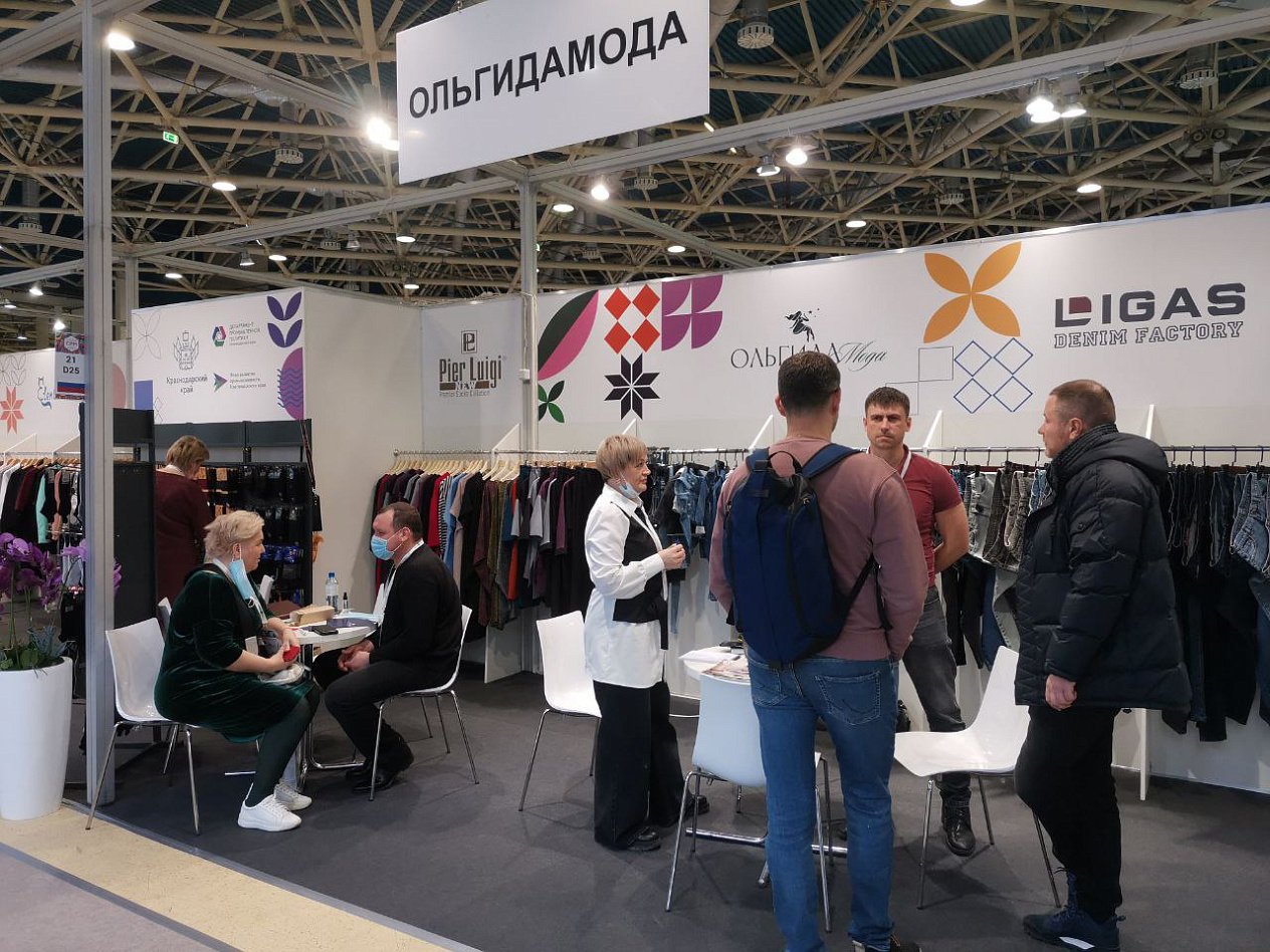 Восемь производителей одежды представляют кубанский легпром на международной выставке в Москве